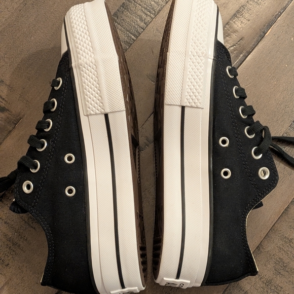 Converse Women's Black Low-Top Sneakers - Picture 11 of 14
